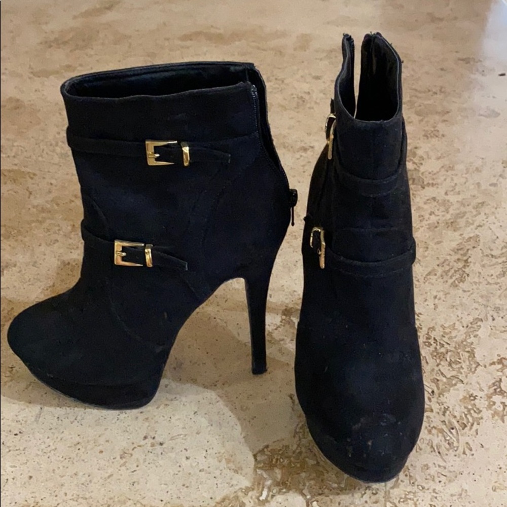 Black healed boots